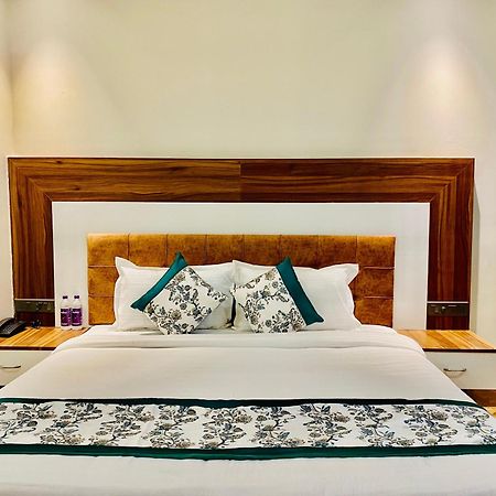 Hotel White House 350 Mtr From Golden Temple Amritsar Exterior photo