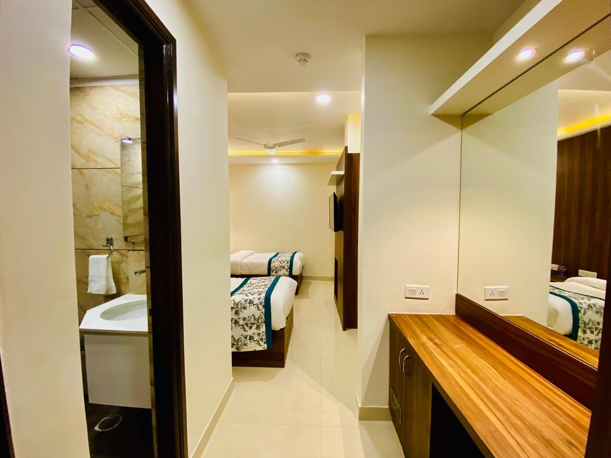 Hotel White House 350 Mtr From Golden Temple Amritsar Exterior photo