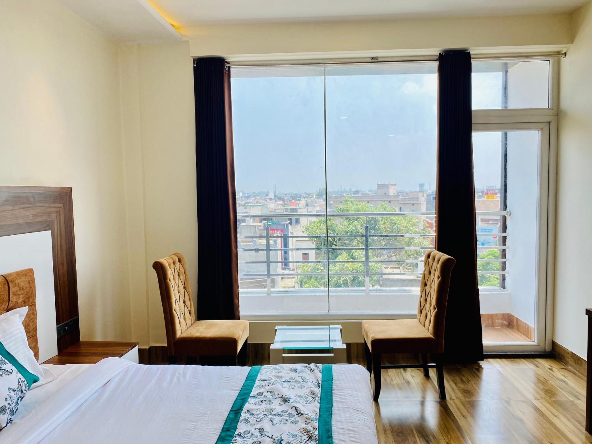Hotel White House 350 Mtr From Golden Temple Amritsar Exterior photo