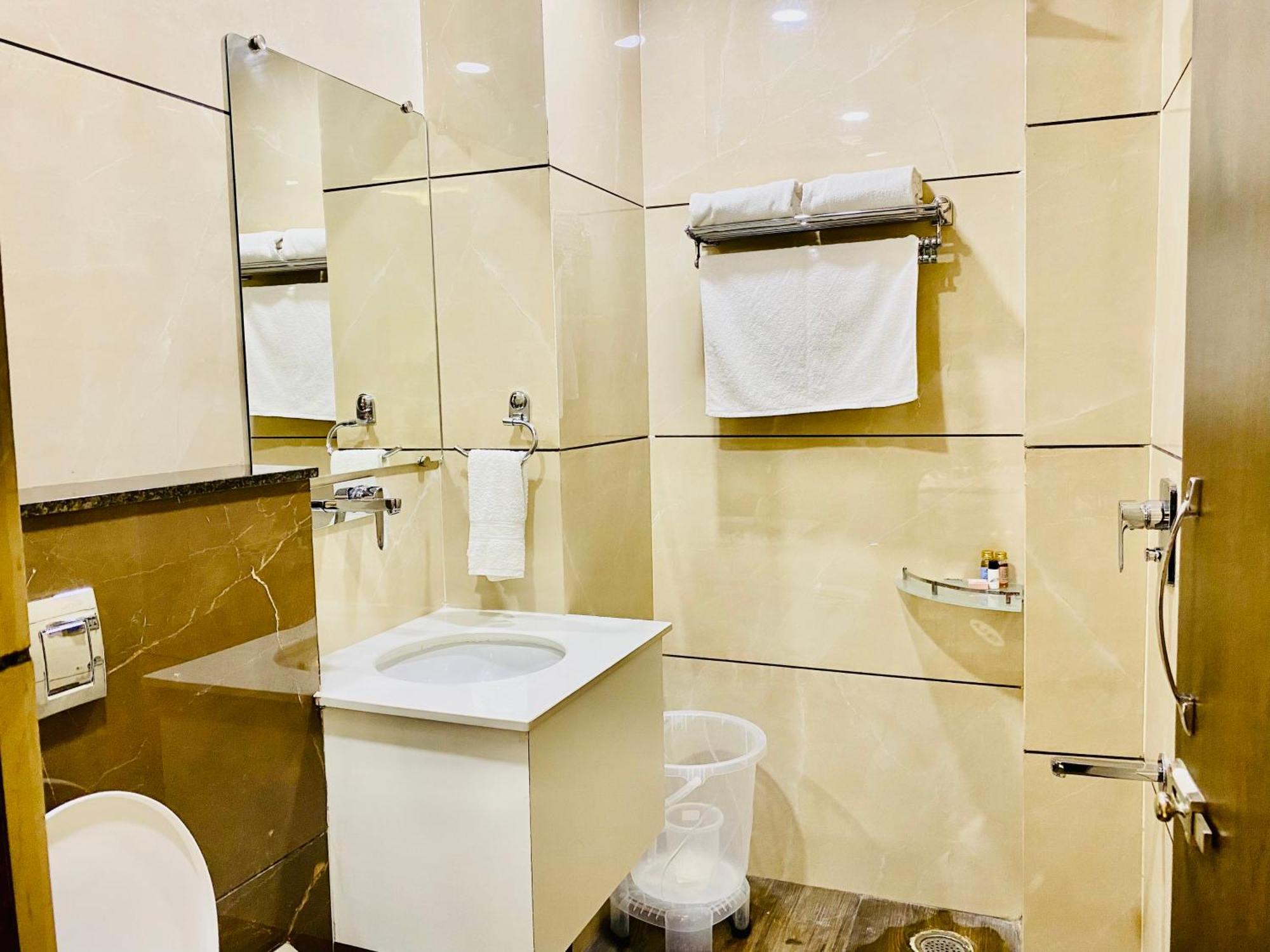 Hotel White House 350 Mtr From Golden Temple Amritsar Exterior photo